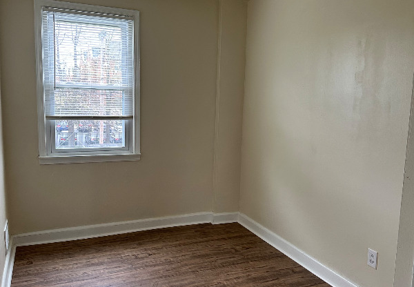 1504 E COLD SPG LN