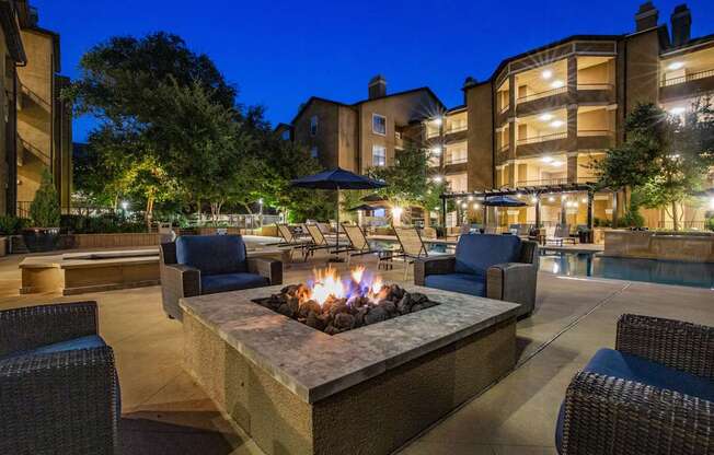 Outdoor Fire Pit at Apartments near Galleria Dallas