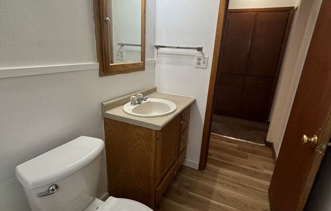 2 beds, 1 bath, $825, Unit 320