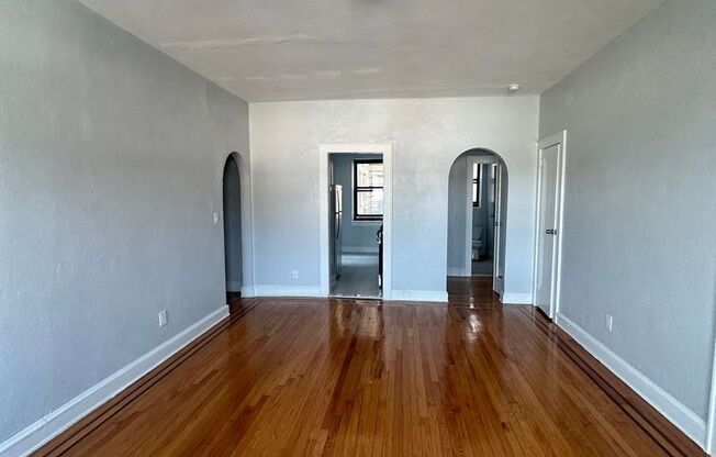 2 beds, 1 bath, $2,300, Unit B32