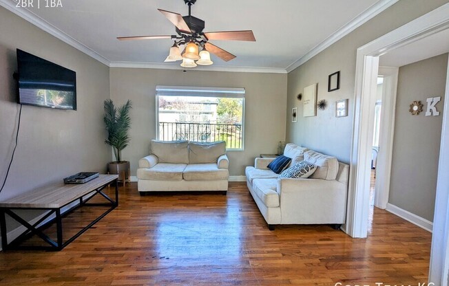 1107 W 45 ST