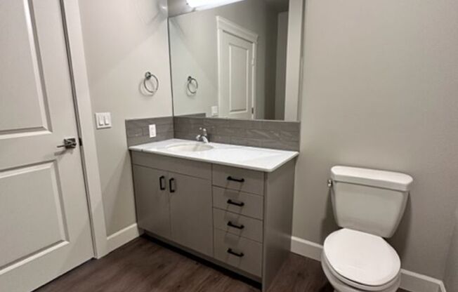 Studio, 1 bath, 327 sqft, $1,570, Unit 4th #304