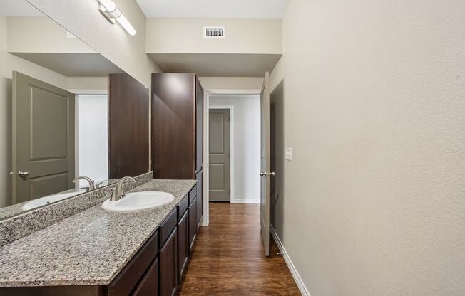 3 beds, 2 baths, 1,248 sqft, $1,959, Unit 918