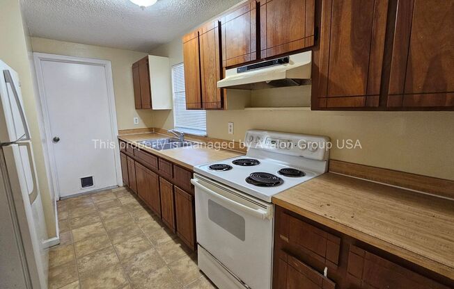 3 beds, 2 baths, $1,595