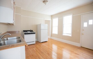 2429-2431 N. Farwell Ave