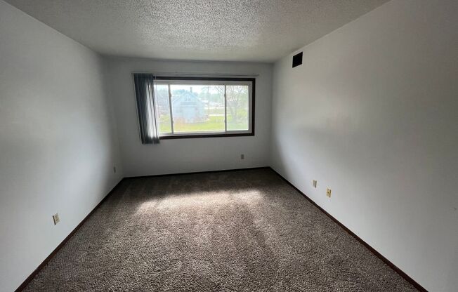 1 bed, 1 bath, 555 sqft, $595, Unit 02