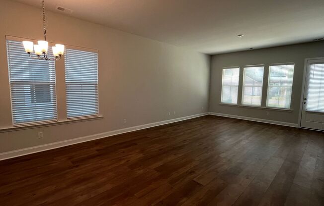 Stunning 4 Bedroom 4.5 Bath Home In Summer's Corner~