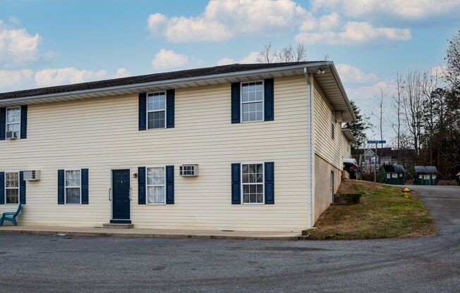 2 beds, 1 bath, 900 sqft, $1,395, Unit 17 Morgan Ct