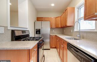 Beautiful and spacious 1 bedroom with office and backyard in Manayunk