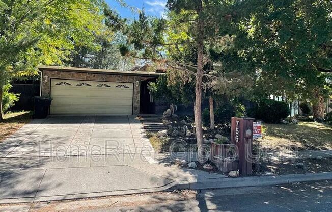756 E PONTIAC DR