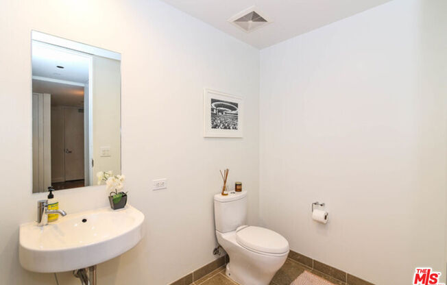 2 beds, 2.5 baths, 1,700 sqft, $5,250, Unit 10N