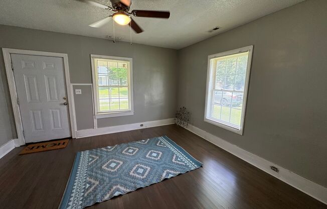 3 Bed/ 1 Bath and move-in ready! www.PMCoreUSA.com submit guest card for showings!