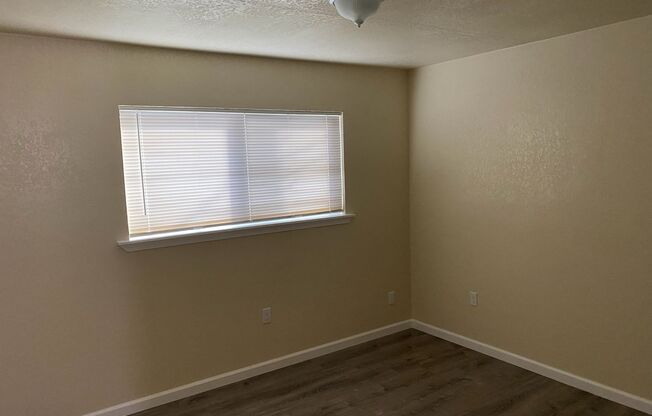 2 beds, 1 bath, 790 sqft, $1,195, Unit 1927 W. Princeton Ave.