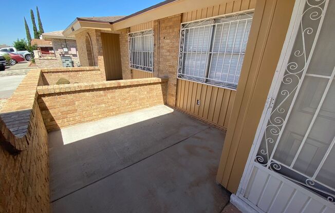 EASTSIDE DUPLEX FOR RENT