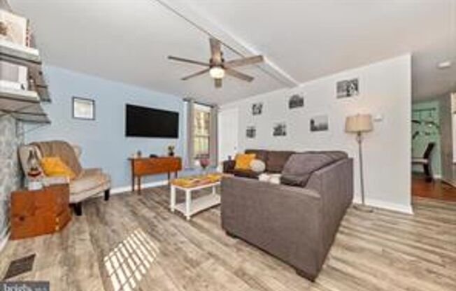 2 beds, 1.5 baths, $2,200