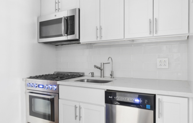 54 E 8 ST