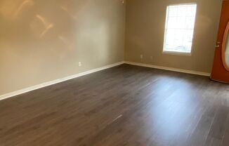 2 beds, 1 bath, $1,395