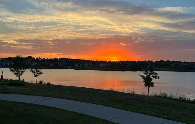 1 bed, 1 bath, 695 sqft, $1,296, Unit 1010 on the Lake - One Bedrooms with Courtyard and Lakeviews