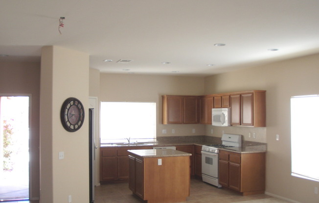 3 beds, 2 baths, $2,300