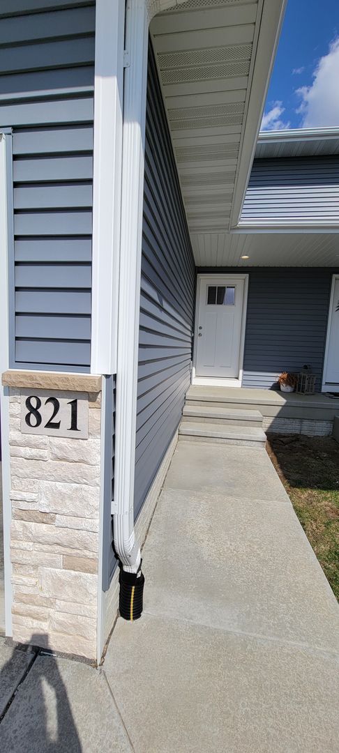 2 bed/2.5 bath condo for rent!