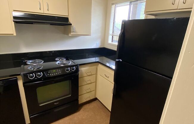 2 beds, 1.5 baths, 1,100 sqft, $1,697, Unit 0168