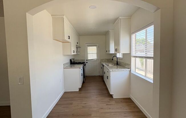 Gorgeous Remodeled 4 bedrooms 2 Bathroom.