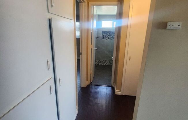 2 beds, 1 bath, $1,600