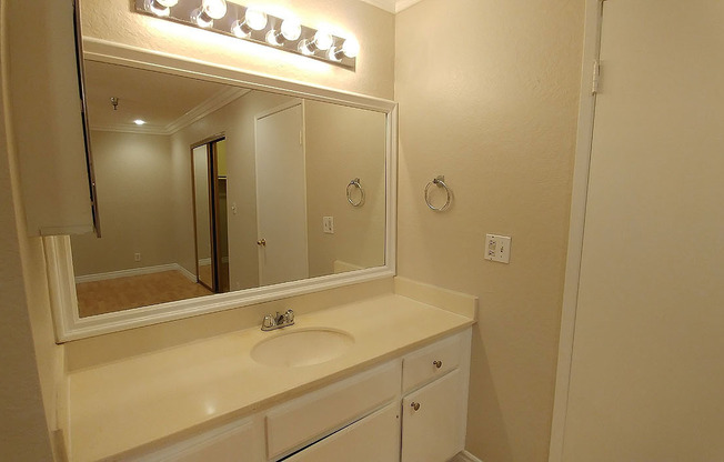 2 beds, 2 baths, 910 sqft, $2,595, Unit 209