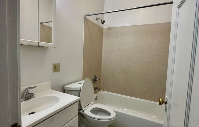 Studio, 1 bath, 450 sqft, $1,450, Unit 318