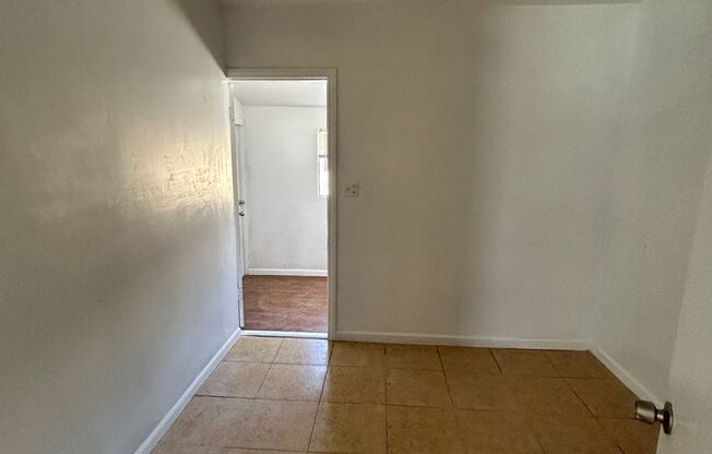 2 beds, 1 bath, 800 sqft, $1,550, Unit 381