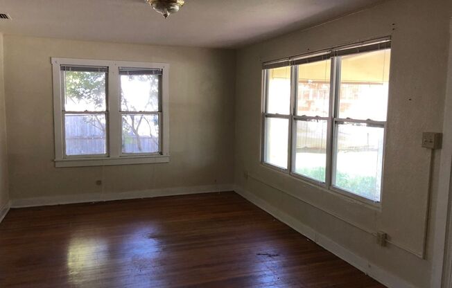 **Large (4BR/1BA) Dade City Home**