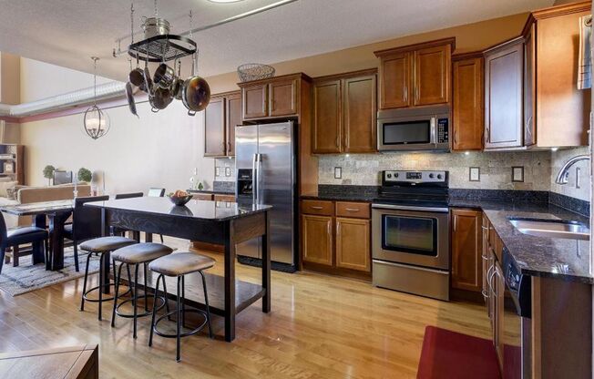 3 beds, 2 baths, $3,099, Unit #707