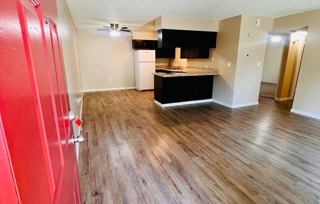 2 beds, 1 bath, 849 sqft, $1,525, Unit 035