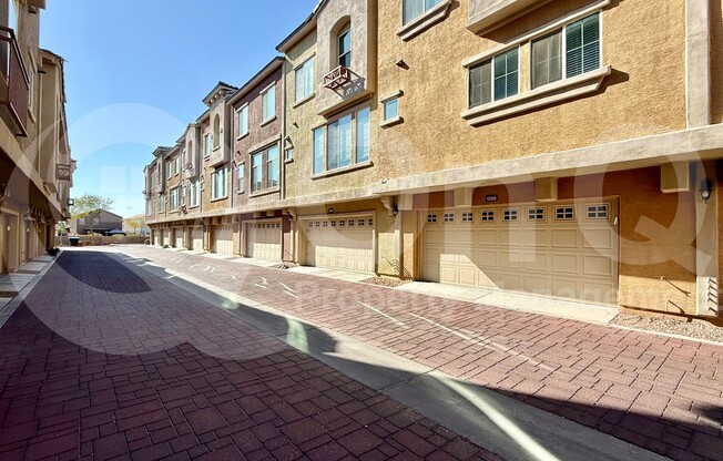 240 W JUNIPER Avenue