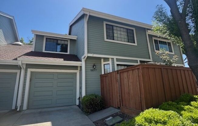 Super Adorable 3 Bedroom Townhouse!