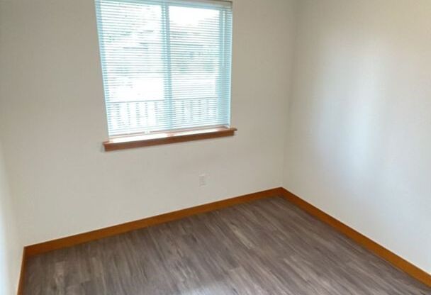 3 beds, 1 bath, $2,475, Unit 1200 #206