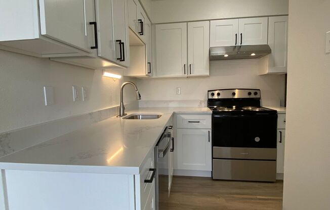 Studio, 1 bath, 405 sqft, $995, Unit Unit 302