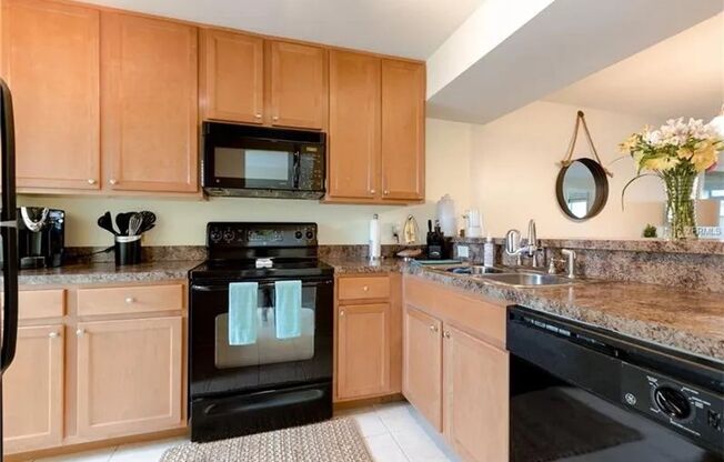 2 Bedroom 1.5 Bath Urban Retreat Near the Heart of Downtown Orlando AVAILABLE JUNE 10TH!!!