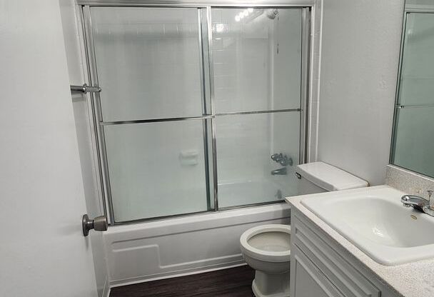 1 bed, 1 bath, 560 sqft, $1,350, Unit 1350-28