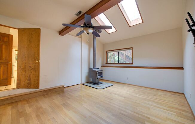 3 beds, 2.5 baths, $3,700