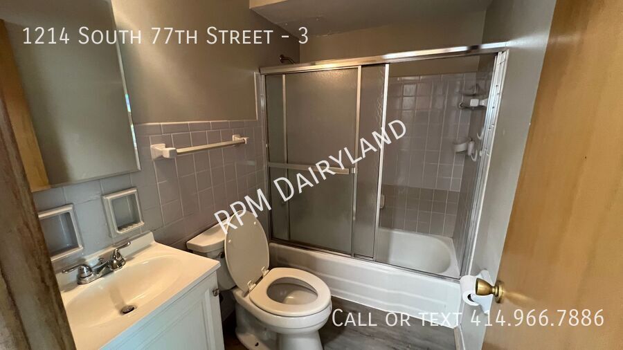 1214 S 77 ST