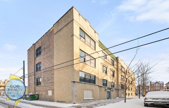 822 Wrightwood Manor LLC