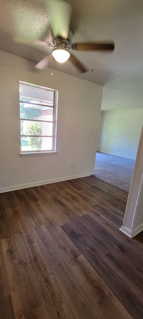 3 beds, 1 bath, $965