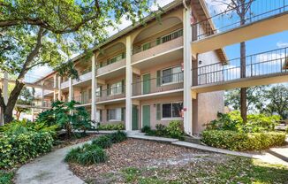 Newly Renovated ~ Ground Floor Condo in the heart of Altamonte Springs!