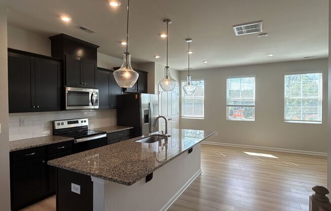 3-Story Townhome in Pleasant Grove!