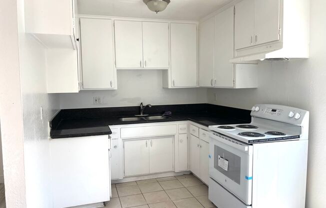 2 beds, 2 baths, 800 sqft, $1,595, Unit C