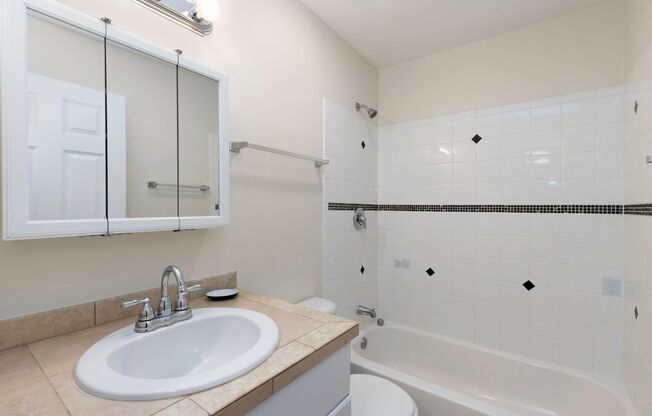 1 bed, 1 bath, 590 sqft, $1,695, Unit 201