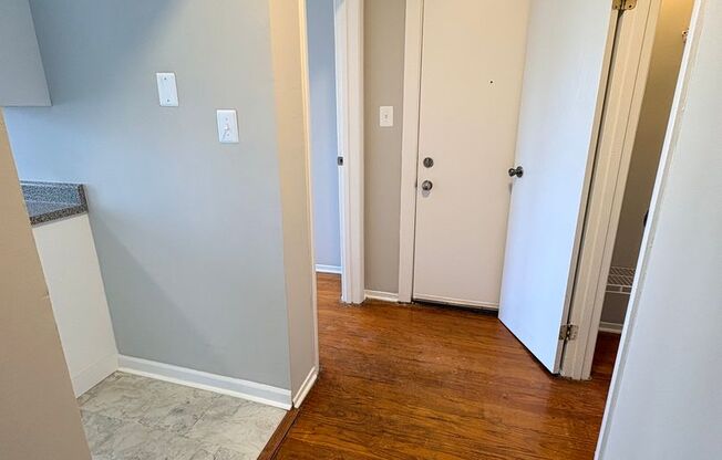 2 beds, 1 bath, 670 sqft, $1,200, Unit CA 129-3E