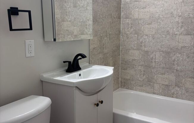 2 beds, 1 bath, 735 sqft, $1,375, Unit 5701-25