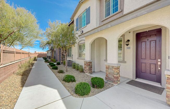Modern 3 Bedroom Townhouse near Blue Diamond